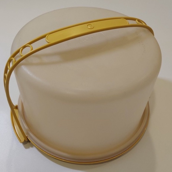 Vintage Tupperware Round Cake Holder with Gold Base and matching gold Handle - Picture 11 of 11
